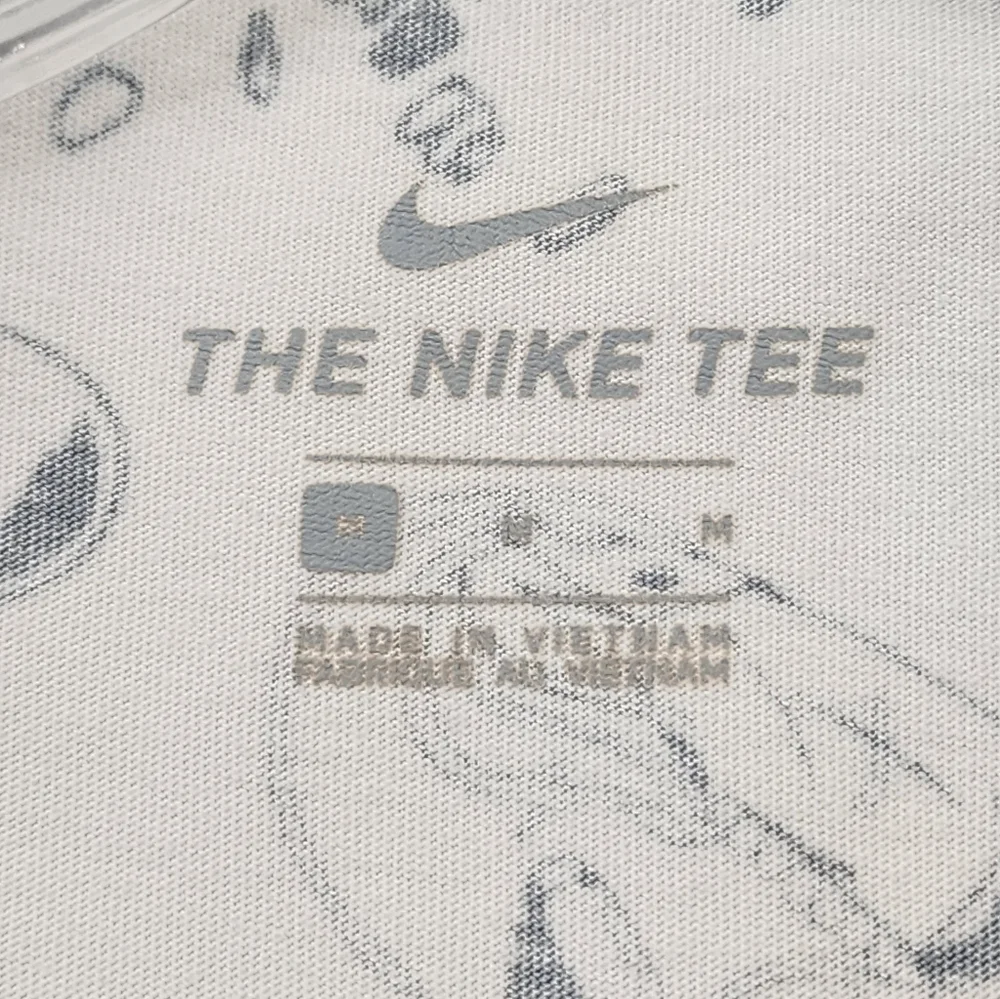 Nike Men's White & Black Character Graphic Tee Shirt Baggy 100% Cotton, sz MD